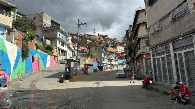 Las calles del barrio estaban casi desiertas. No había transpote.