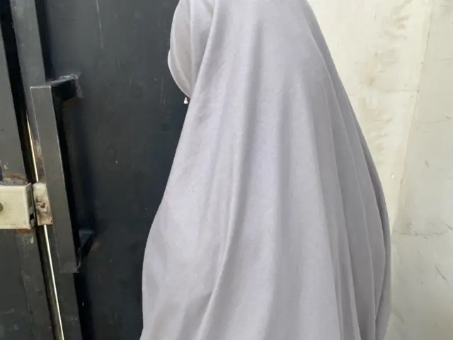 Di girl say she go like siddon for house chop like normal pesin