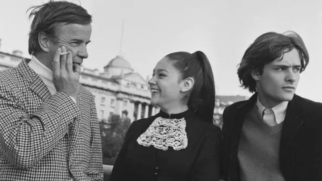 ડાયરેક્ટર ફ્રૅન્કો જૅફ્રિલીન સાથે એક્ટર ઓલિવિયા હસી અને લિયોનાર્દ વ્હાઇટનિંગ