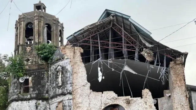 সান্তা রোসা দে লিমা মন্দিরের ওপরের অংশ ভেঙে গেছে