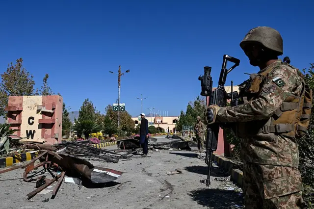 پاکستان حمله ۱۳ آبان به یک دانشکده افسری در منطقه وزیرستان جنوبی را به طالبان افغانستان نسبت دادند
