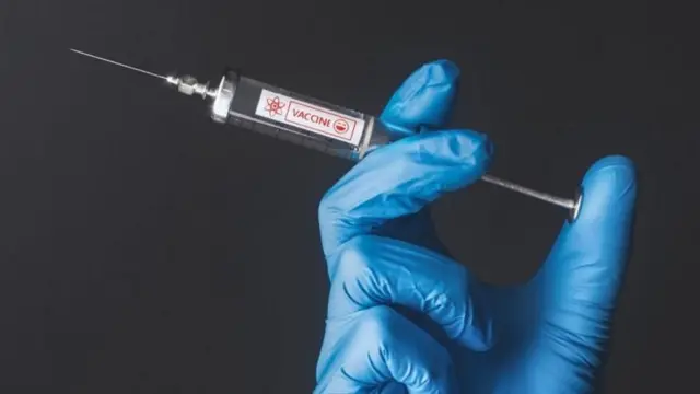 एचपीव्ही म्हणजे ह्युमन पॅपिलोमा व्हायरस हा विषाणूंचा एक गट आहे.