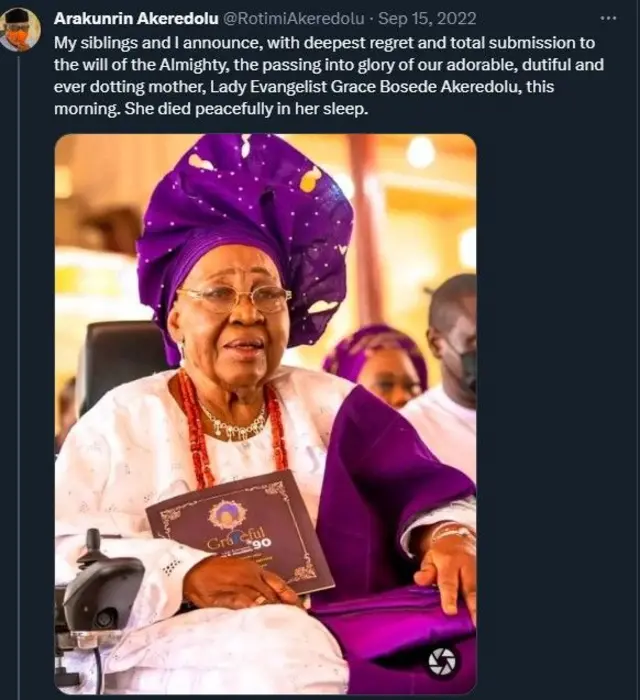 Loṣu kẹsan an ọdun 2022 lo kede iku iya rẹ lori ayelujara.