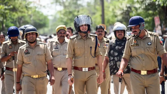 पुलिस ने कहा है कि अशांति फैलाने वालों के ख़िलाफ़ सख़्त कार्रवाई की जाएगी