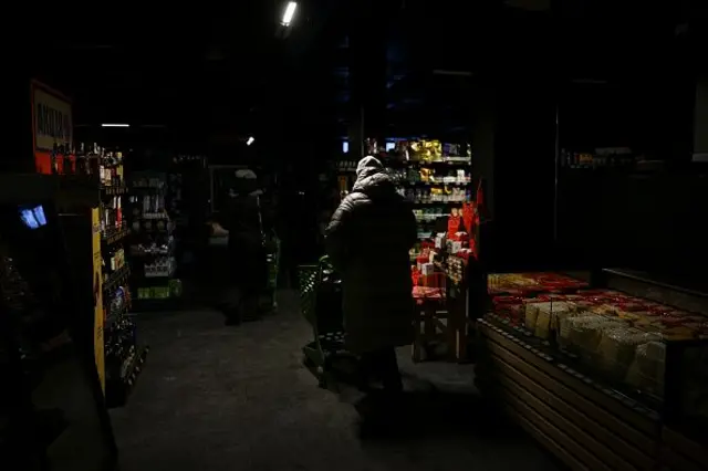 Покупець у темному магазин?