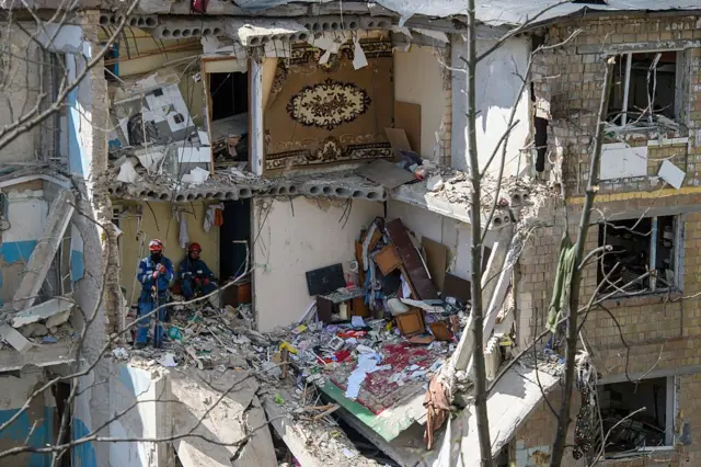 Зруйнований будинок у Києві після російської ракетної і дронової атаки 23 червня 