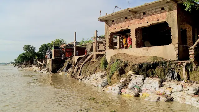 বাংলাদেশের সঙ্গে জল বণ্টন চুক্তির ফলেই কি নদী ভাঙ্গন? - প্রশ্ন তৃণমূল কংগ্রেসের