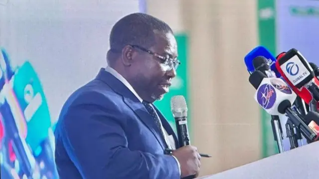 Alaga INEC; Ọjọgbọn Joash Amupitan nibi eto itọwọbọwe alaafia naa