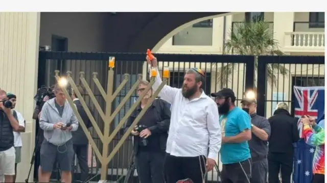 Awọn Jew to n tan abẹla lẹyin ikọlu naa