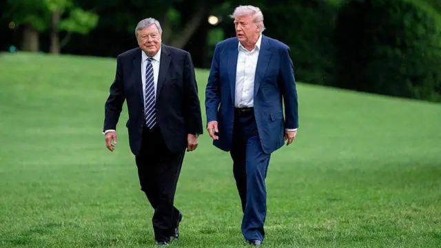 Трампа часто можна побачити на фотографіях із його тестем, Віктором Кнавсом, який регулярно їздить у Словакію