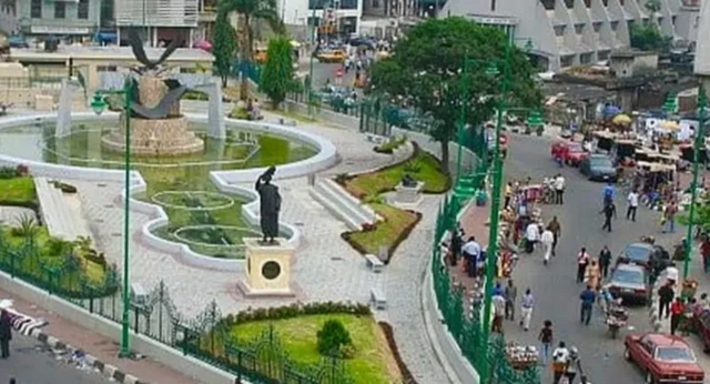 Gbagede Tinubu, ti wọn n pe ni Tinubu Square ni Lagos Island