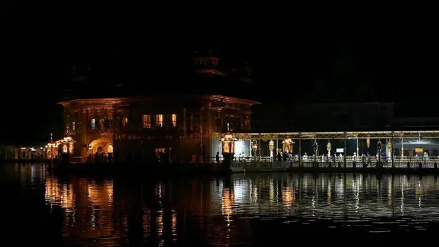 ਦਰਬਾਰ ਸਾਹਿਬ ਅੰਮ੍ਰਿਤਸਰ