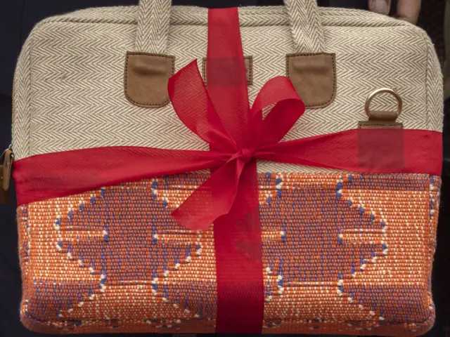 गत वर्ष अर्थमन्त्री वर्षमान पुनले बजेट भाषण राखेर लगेको झोला