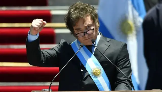 صدر میلی آزاد منڈیوں اور معیشت میں ریاست کے کم سے کم مداخلت کے حامی ہیں