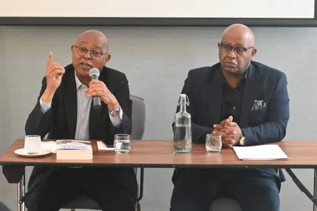 ኣለምሰገድ ተስፋይ ኣብ መመረቕታ መጽሓፉ