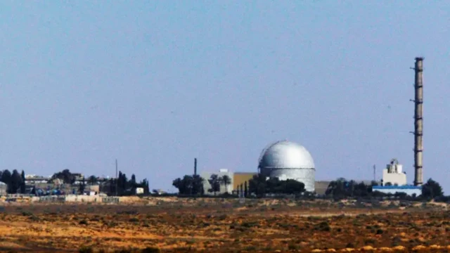 نمای دور از تاسیسات هسته‌ای دیمونا