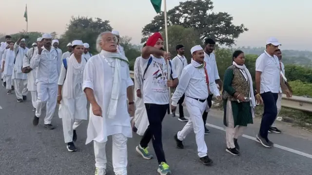 भारत जोडो यात्रेत सहभागी झालेले जयराम रमेश.