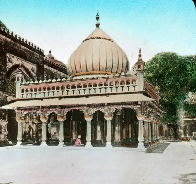 درگاہ حضرت نظام کی ایک پرانی تصویر
