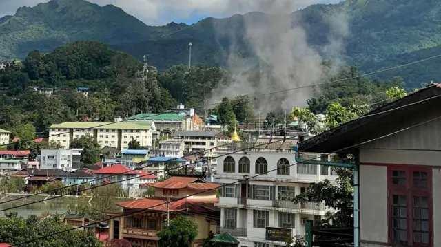 ဗုံးကျရောက်ပေါက်ကွဲတဲ့နေရာ