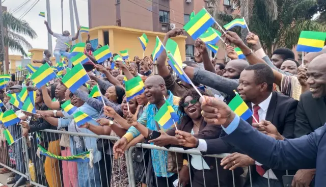 Une foule immense a pris part à la cérémonie de prestation de serment du général Oligui