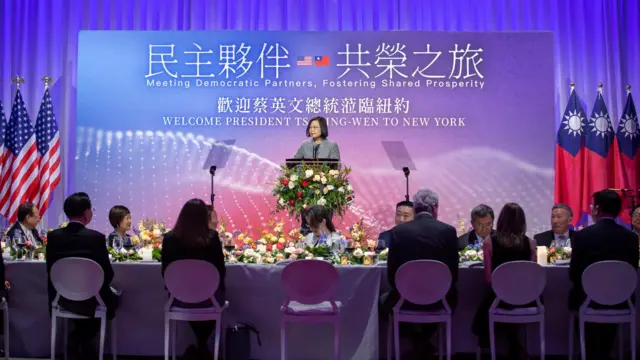뉴욕에서 열린 환영 행사에 참석해 연설하는 차이 총통의 모습