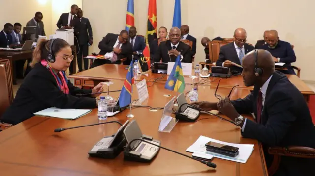 Thérèse Kayikwamba na Olivier Nduhungirehe bari bayoboye intumwa z'ibihugu byombi bumvikanye ku masezerano y'agahenge