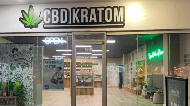 rumah obat di Queens, New York yang menjual kratom CBD, ganja sintetis, dan kanabis