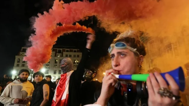 معترضان در خیابان