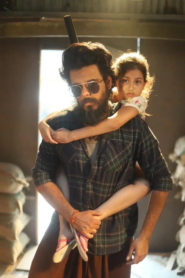 জংলি ছবির একটি দৃশ্য