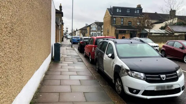 બેલગ્રેવ રોડ પરના આ સ્થળે હુમલો કરતા પહેલા ફ્રેડી નજીકના બગીચામાં સંતાઈ ગયો