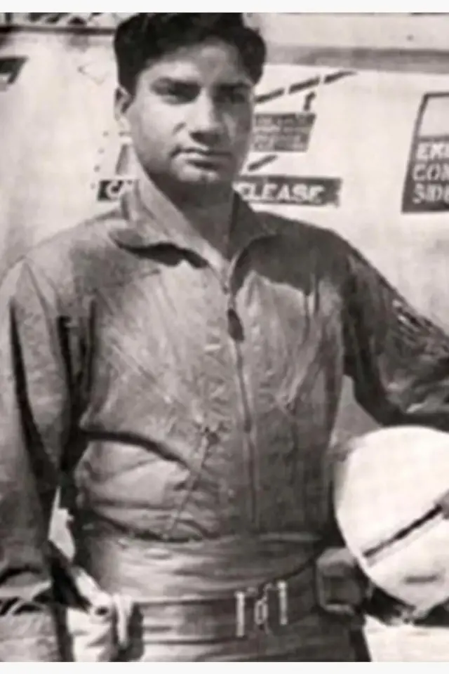 पाकिस्तानी वायु सेना के फ्लाइट लेफ्टिनेंट अमजद हुसैन ख़ां