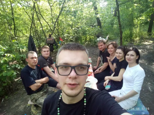 Сергій Єреміч з батьком та друзями до повномасштабного вторгнення росіян
 960