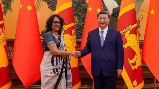 අගමැතිවරිය සිය චීන සංචාරයේදී එරට ජනාධිපති ෂී ජින් පින් හමුවූ අවස්ථාව