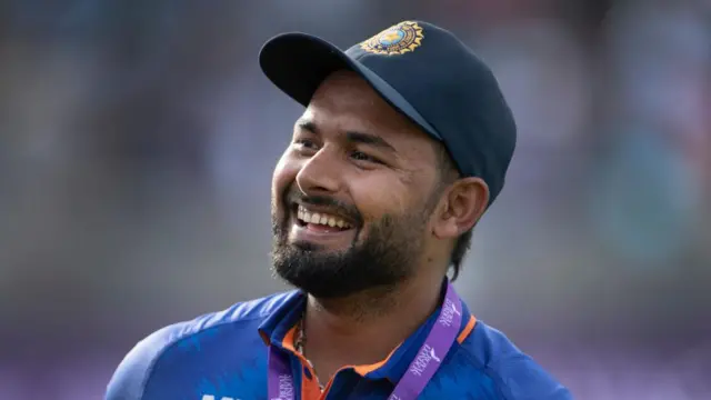 উত্তরাখন্ডের রূরকিতে নিজের বাড়িতে ফিরছিলেন ঋষভ পন্থ