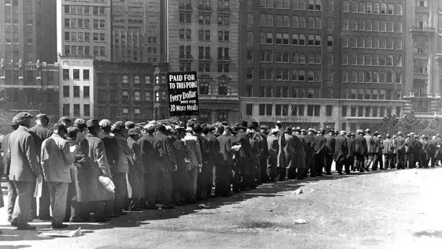 Cola de desempleados, Nueva York, principios-mediados del siglo XX. 

