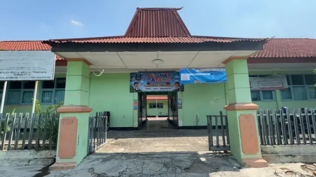 Siswa kelas satu SDN Tegalayu, Solo, Jawa Tengah, pada Kamis (16/07).
