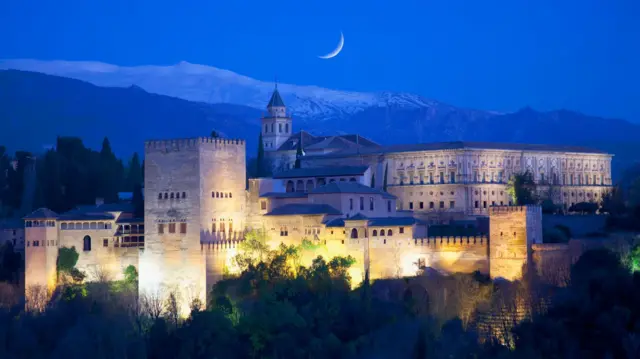 हथियार डालने के बाद बू अब्दुल ने मोरक्को में निर्वासन ले लिया