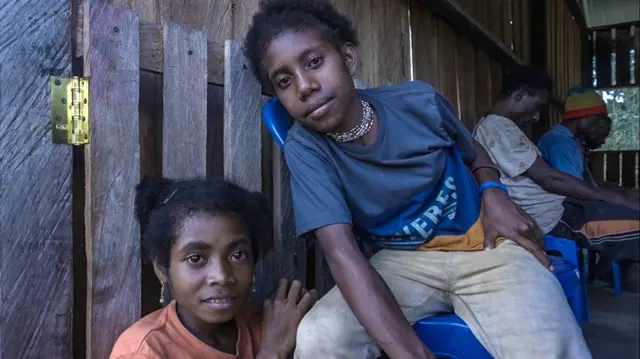 Kampung Omon, orang asli Papua