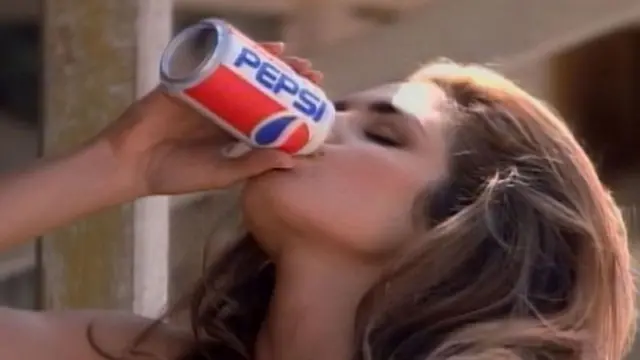 Cindy Crawford bebe latinhacasa de apostas stakePepsi