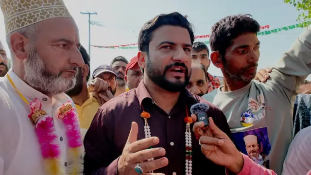 ডিপিএপি নেতা পীর বিলাল আহমেদ (বাঁয়ে) ও সালমান নিজামী