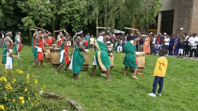 Urwaruka rwitabira ibi biteramo ruvuga ko vyatumye abahora barabana urunuka ubu banama rimwe