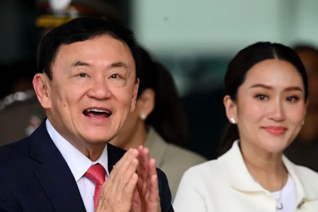 Ông Thaksin và người con gái Paetongtarn 