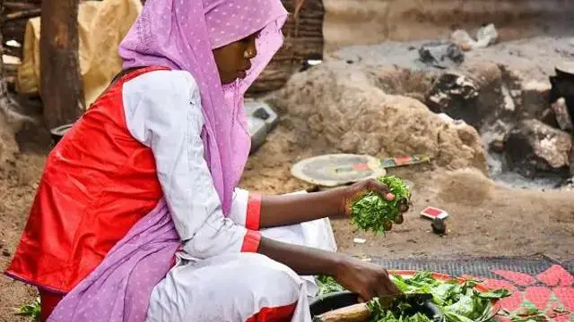 Wata mata na yanka ganye