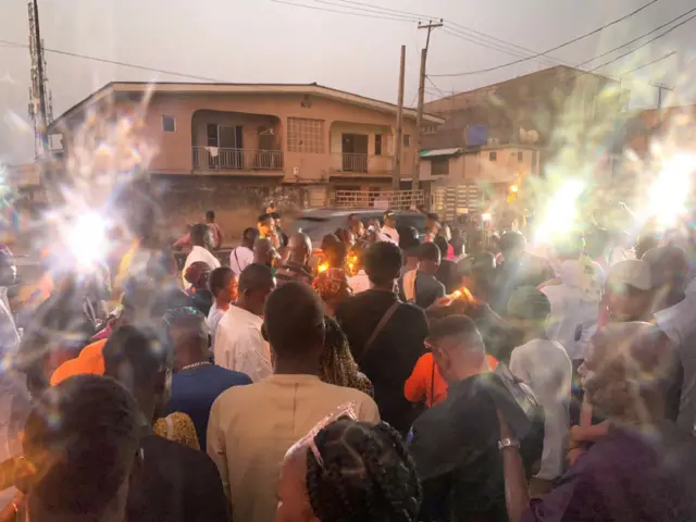 Awọn ẹbi, ara ati ojulumọ ṣe ayẹyẹ idagbere abẹla titan fun Adukẹ Gold