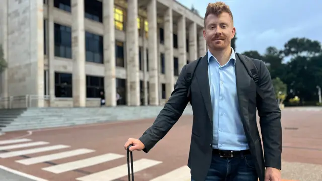  බටහිර ඔස්ට්‍රේලියානු පාර්ලිමේන්තු මන්ත්‍රී විල්සන් ටකර් "නිවසක් නැති දේශපාලනඥයෙකු" ලෙස පුවත් මැවී ය.