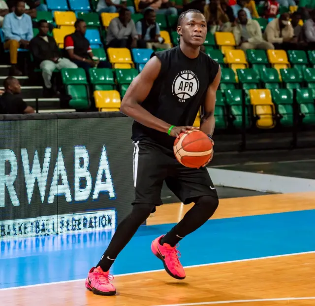 Aliou Diarra aheruka guca umuhigo wa 'blocks' nyinshi ku mukino umwe muri BAL