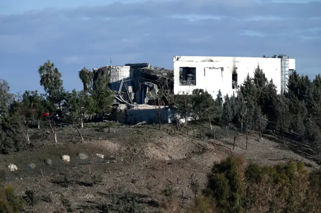 خانه تخریب شده پیشرو دیزایی بر اثر حمله موشکی ایران