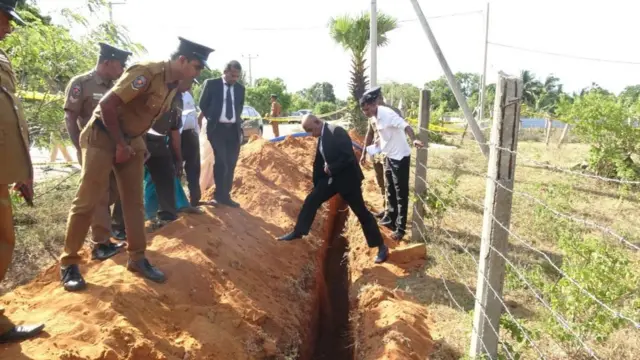 முல்லைத்தீவு மனித புதைக்குழி அகழ்வு ஆரம்பம் - ராணுவம் கொலை செய்து புதைத்ததா?