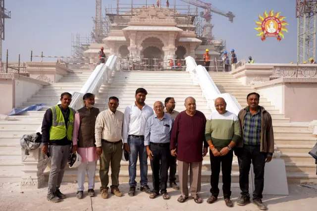 નિર્માણાધીન રામમંદિરની મુલાકાત લેતો સોમપુરા પરિવાર