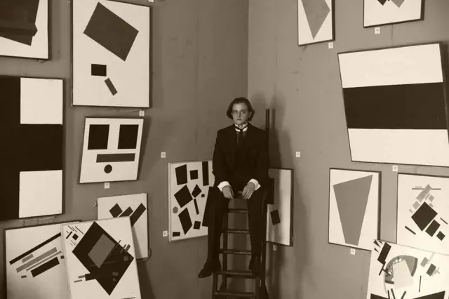 Кадр з фільму "Малевич"